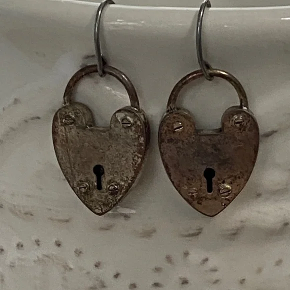 Vintage Fossil Heart PadLock Keyhole Earrings Vintage Edgy Antiqued Style - Picture 11 of 11